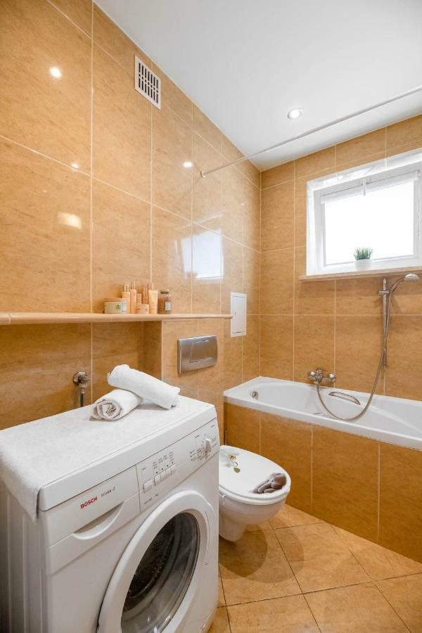 Apartament Goka Like It Appartamento Varsavia Esterno foto